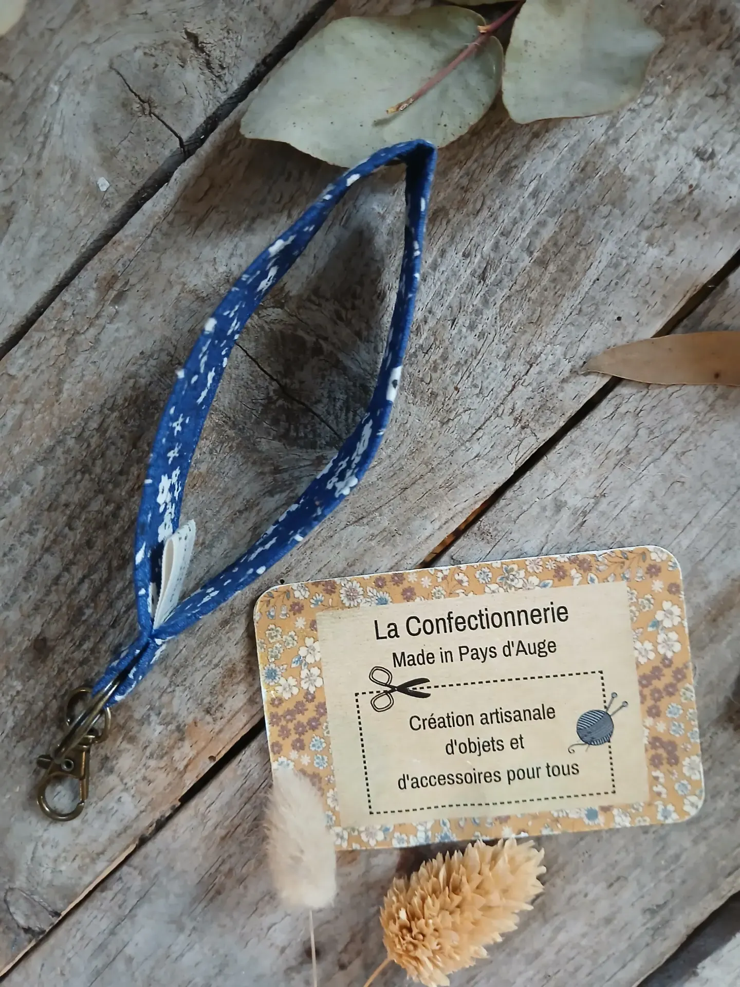 Porte-clés en tissu – bleu petites fleurs blanches – Image 4