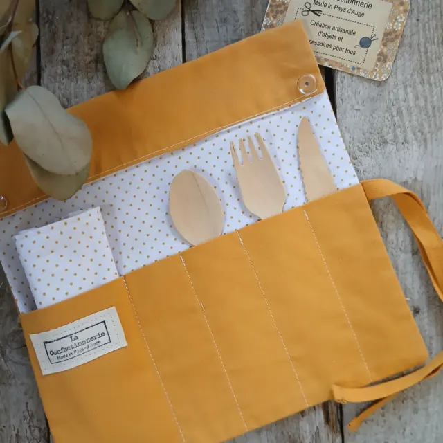 Pochette à couverts nomade avec serviette jaune