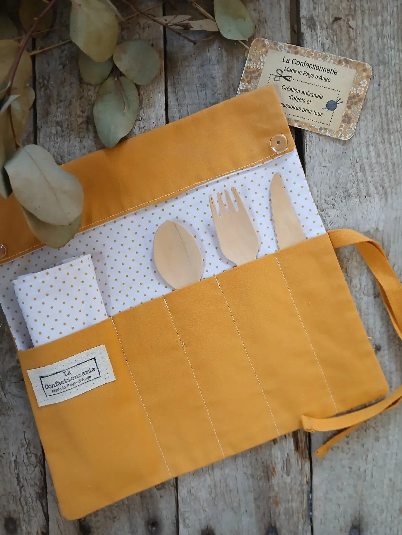 Pochette à couverts nomade avec serviette jaune
