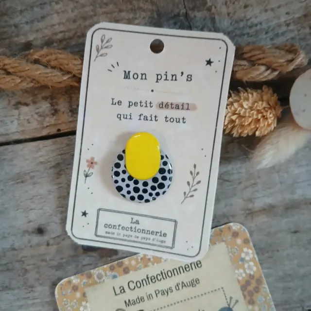 Pin’s coloré - oval jaune électrique/ rond noir et blanc à pois