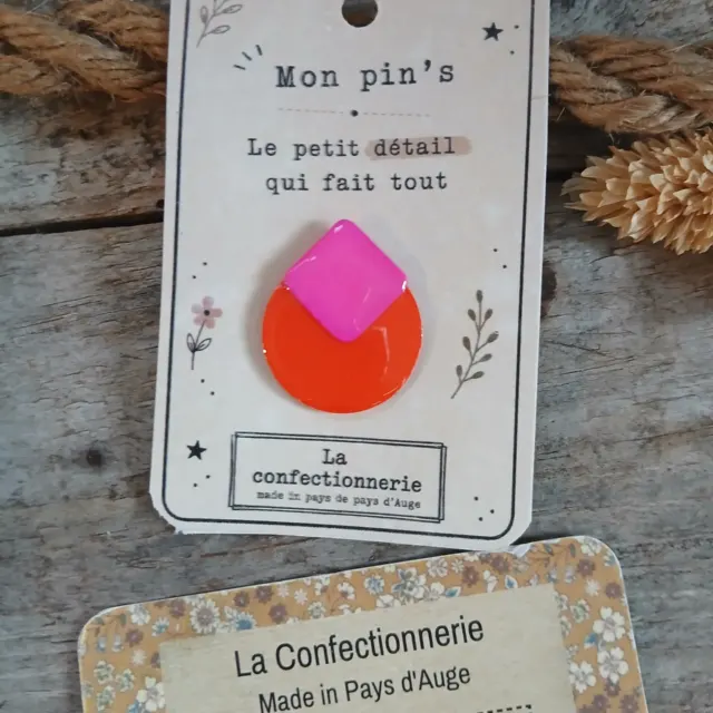 Pin’s coloré - losange rose/rond orange