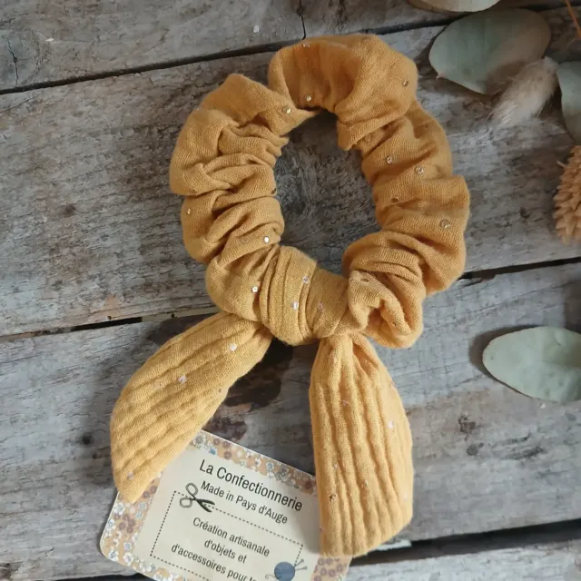 Chouchou avec nœud amovible – 2 en 1-  gaze de coton camel/pois dorés