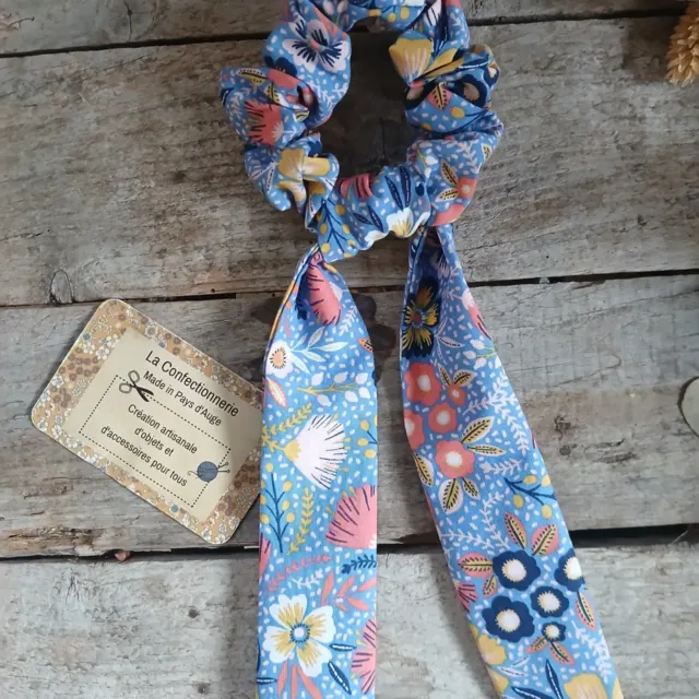 Chouchou / Scrunchie avec grand nœud amovible - bleu à fleurs