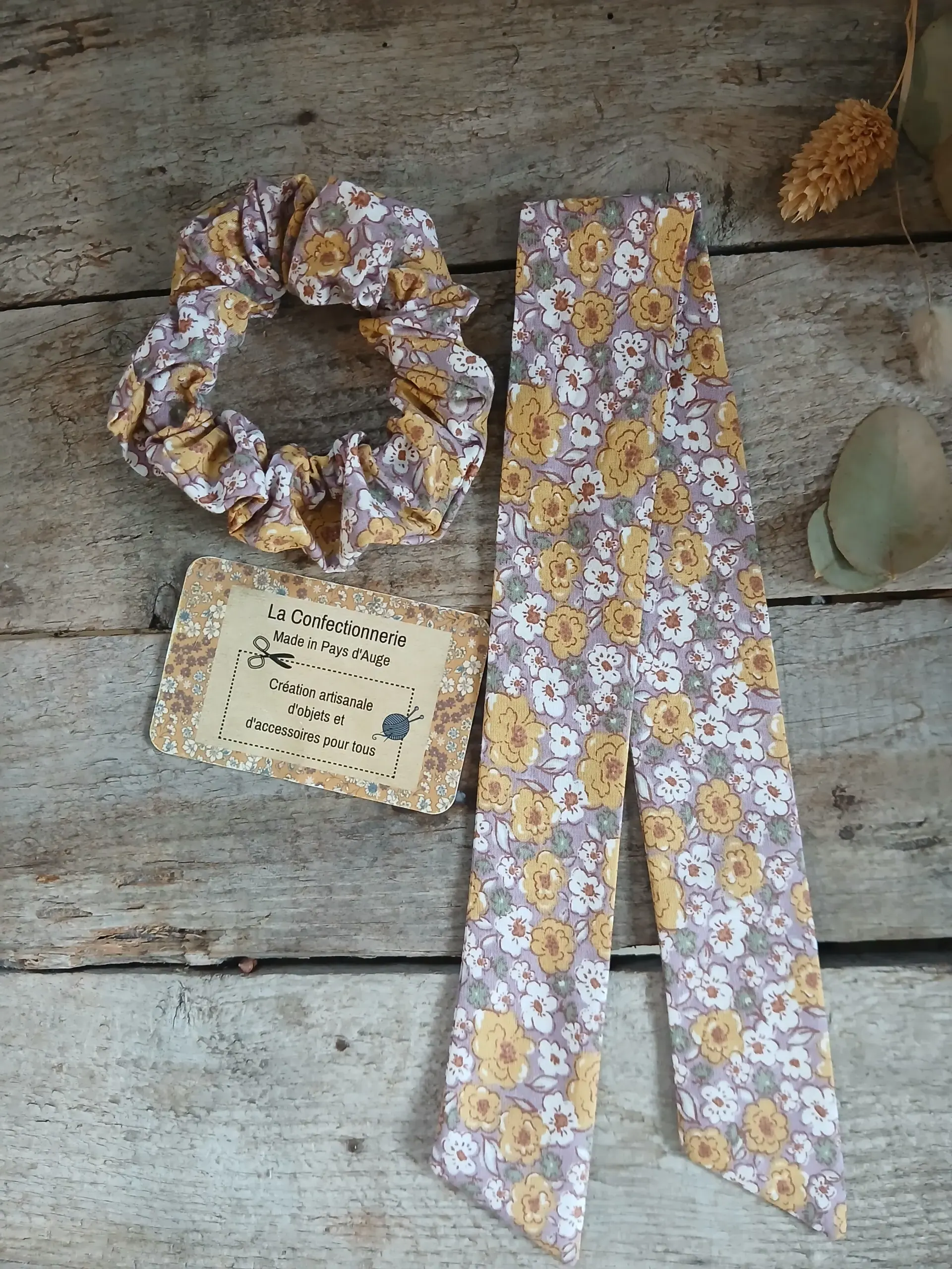Chouchou / Scrunchie avec grand nœud amovible - parme fleuri jaune – Image 3