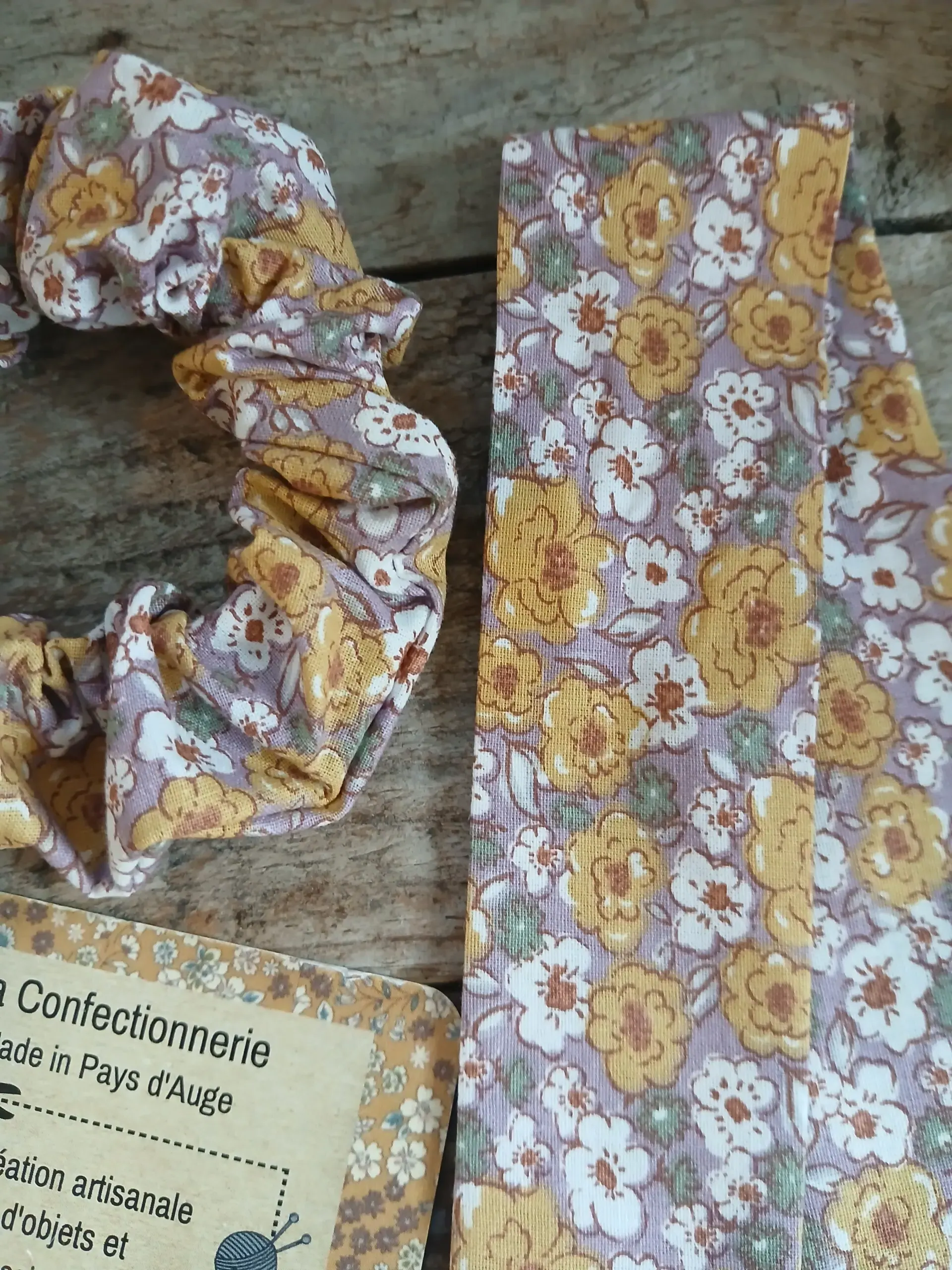 Chouchou / Scrunchie avec grand nœud amovible - parme fleuri jaune – Image 2