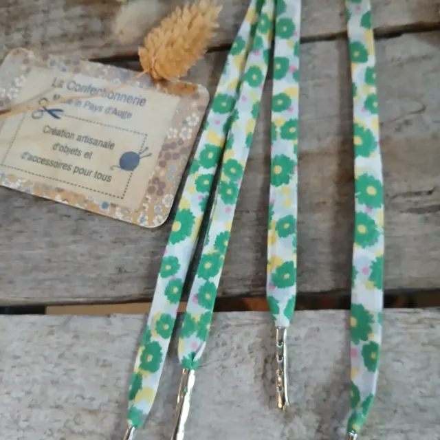 Lacets fantaisie en tissu – fleuris vert 5 œillets