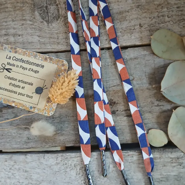 Lacets fantaisie en tissu – géométrique bleu/terracotta 6 œillets
