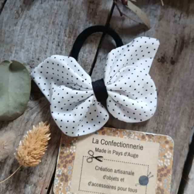 Élastique à cheveux papillon - blanc à pois noirs
