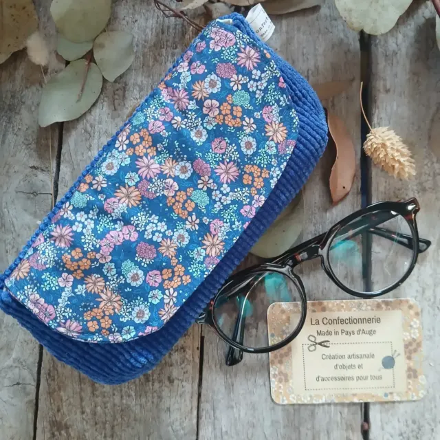 Étui à lunettes en tissu – fleuris rose et bleu / velours côtelé bleu électrique