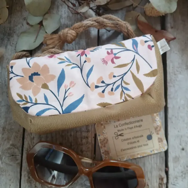 Étui à lunettes en tissu – imprimé fond rose pâle/Simili cuir doré