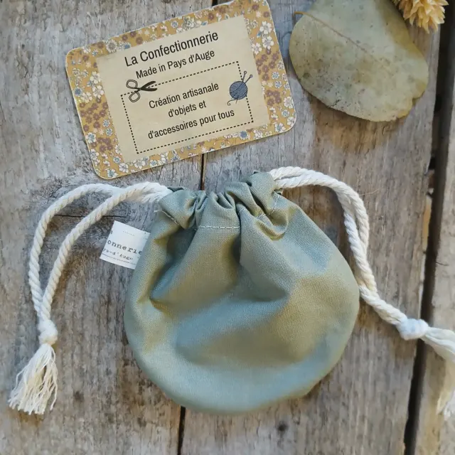 Pochette à savon ou shampoing solide – Tissu enduit – uni vert sauge
