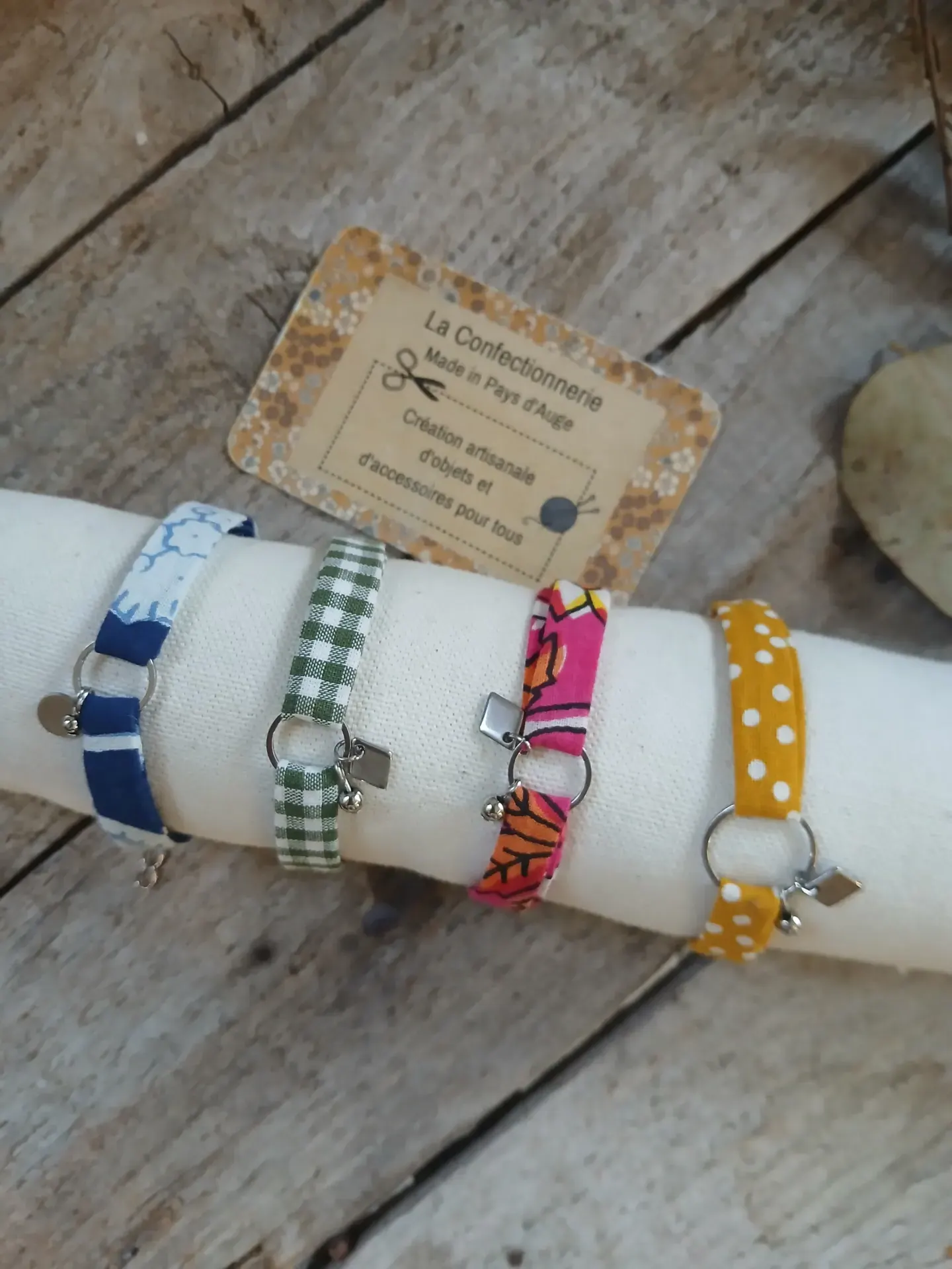 Bracelet en tissu et acier inoxydable argenté – Réglable – Fuchsia et orange – Image 3