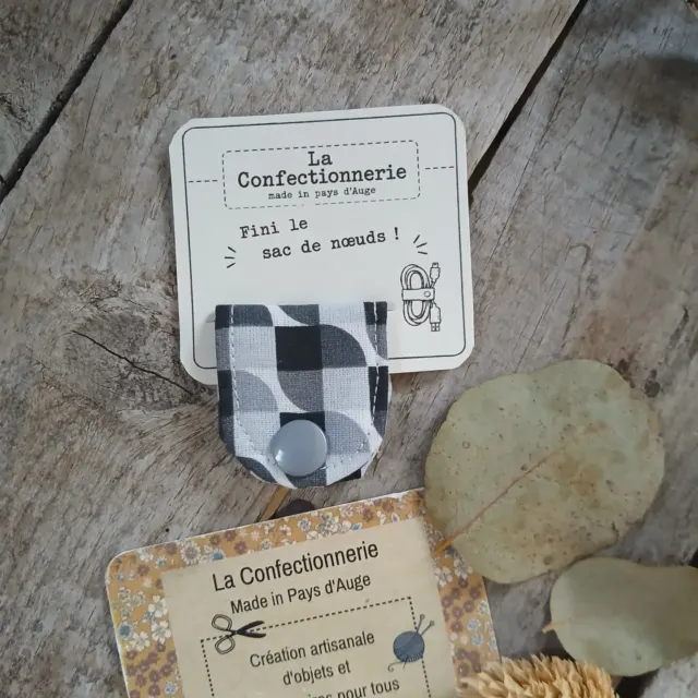 Attache-câble en tissu molletonné – Géométrique noir et gris