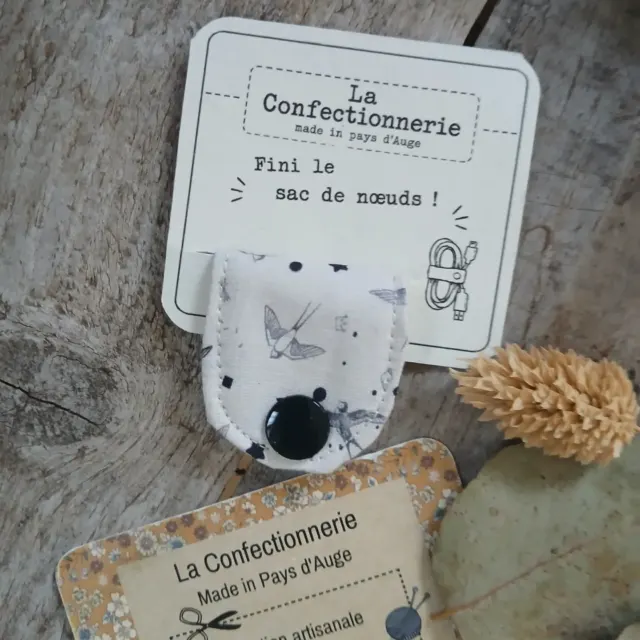 Attache-câble en tissu molletonné – Hirondelles