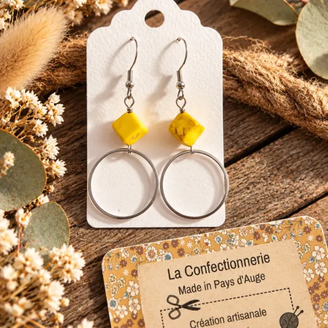 Boucles d’oreilles pendantes – Howlite jaune & anneaux argentés