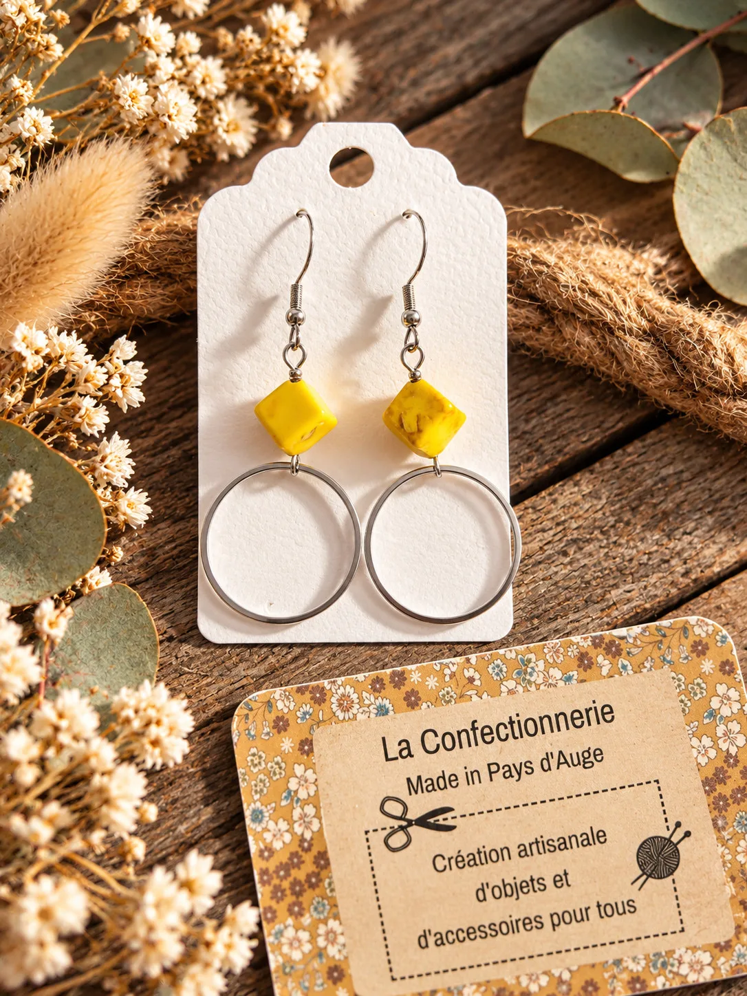 Boucles d’oreilles pendantes – Howlite jaune & anneaux argentés