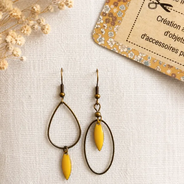 boucles d'oreilles dissociées sequin jaune