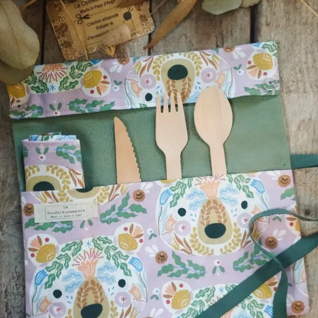 Pochette à couverts nomade avec serviette (ours parme)