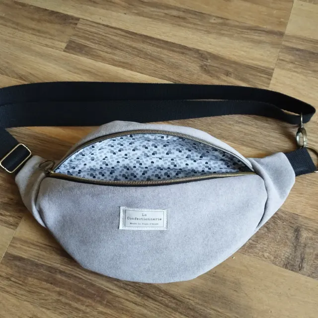 Banane velours gris perle