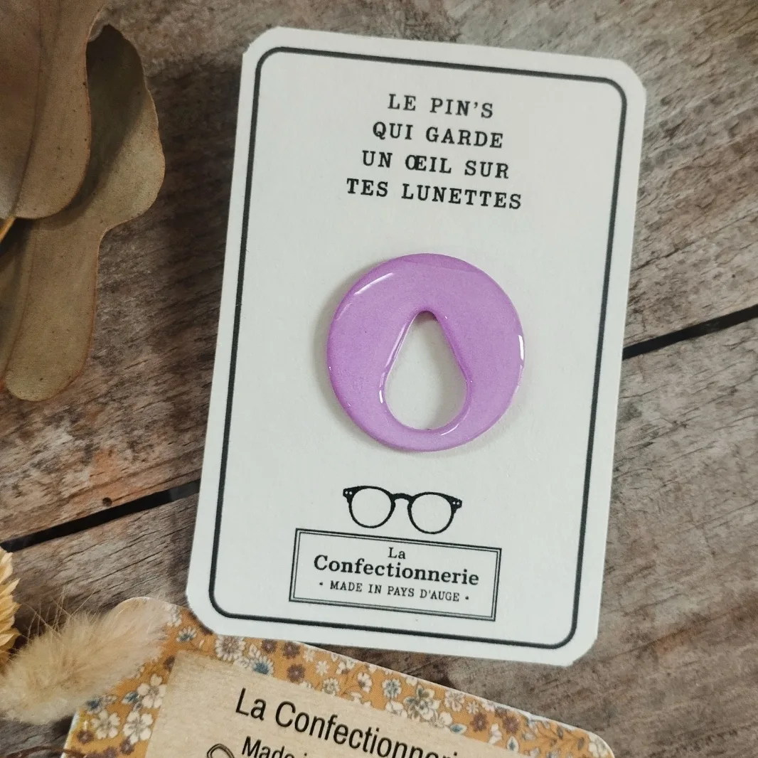 Pin's porte-lunettes parme