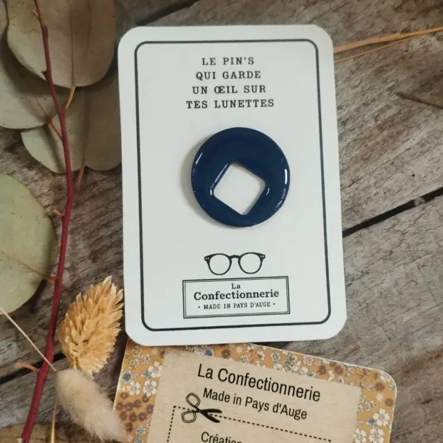 Pin's porte-lunettes bleu nuit profond