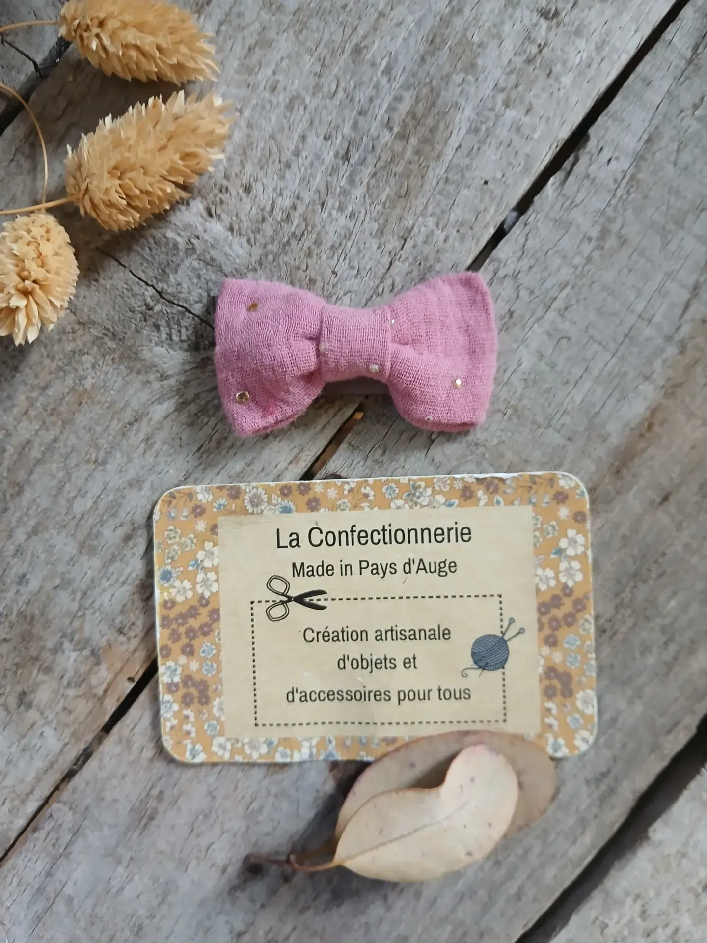 Petite barrette anti-glisse pour bébé et enfant - Gaze de coton rose pois dorés – Image 2