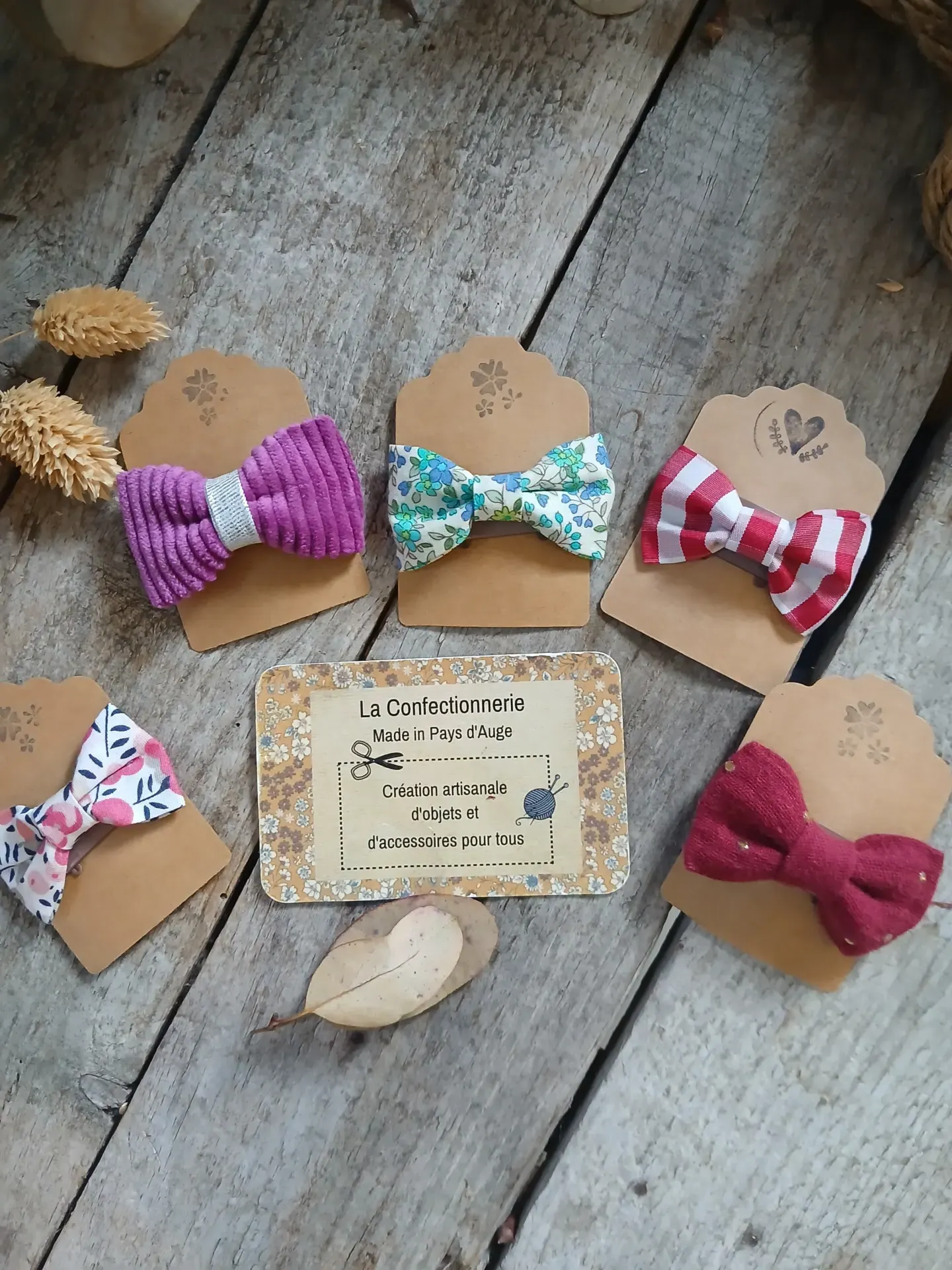 Petite barrette anti-glisse pour bébé et enfant - Gaze de coton rouge grenat pois dorés – Image 4