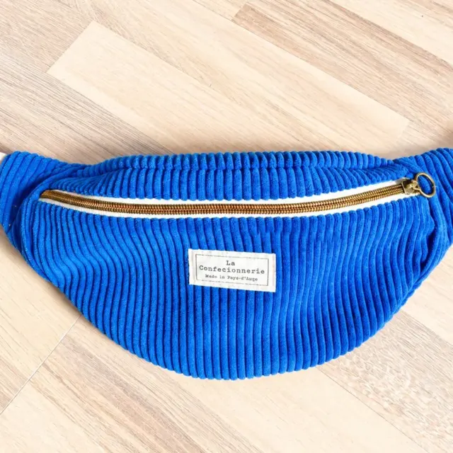 Sac banane en velours côtelé bleu électrique